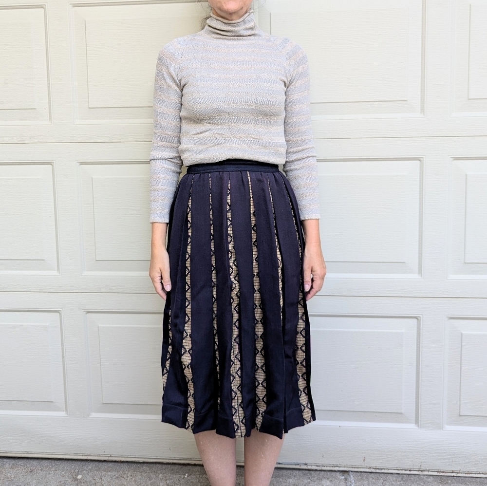 1910's ANTIQUE WOOL SKIRT pleated embroidered XS